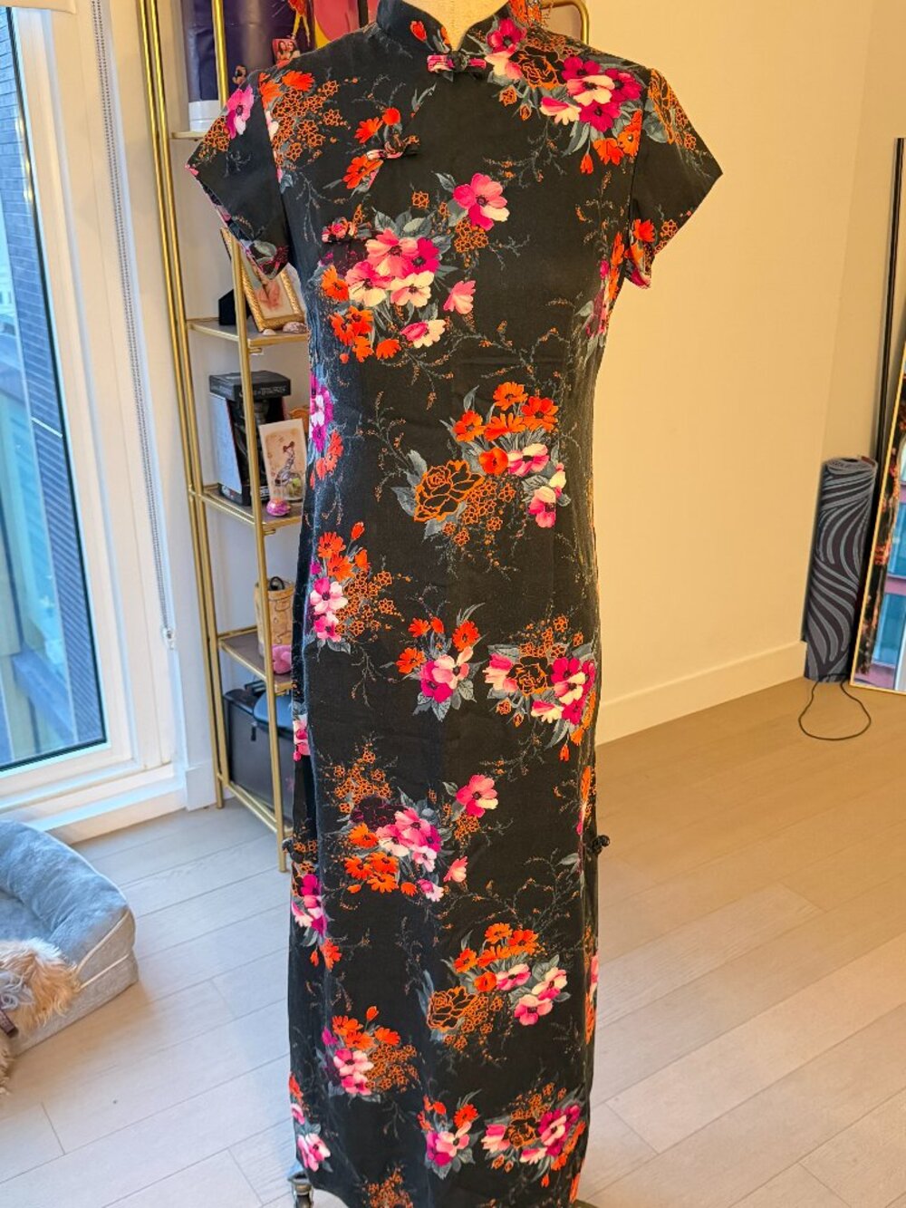 Vintage black floral print cheongsam. Medium